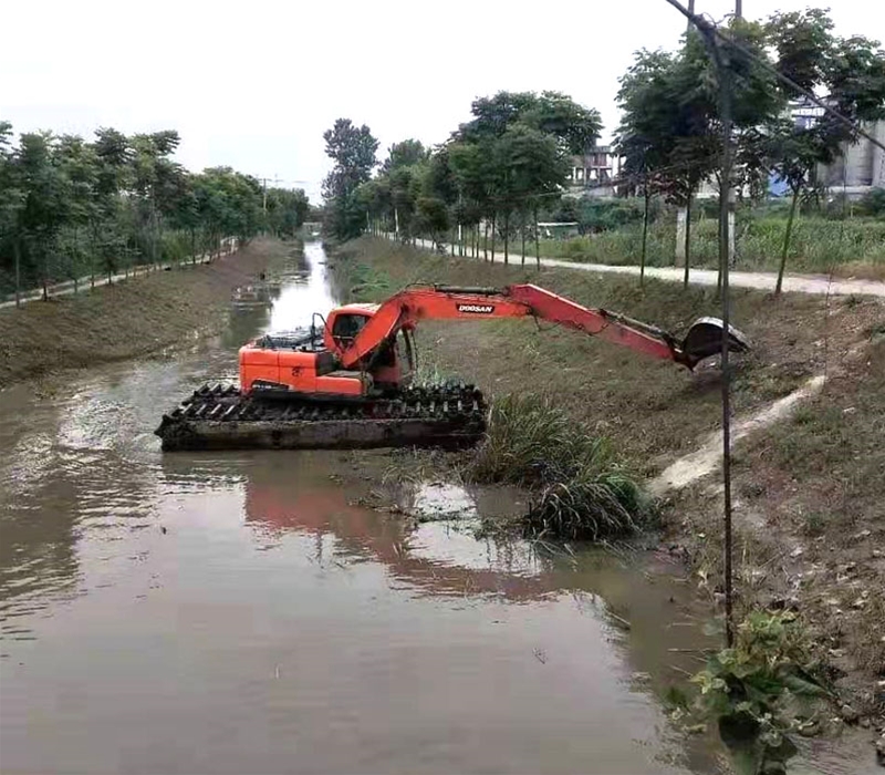 水陸兩用挖掘機(jī)